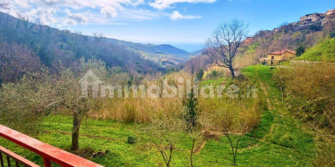 Samostatný dům s terasou u Belvedere Marittimo