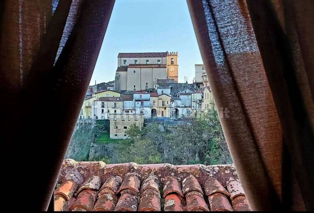 Dům s panoramatickým balkonem v borgu Sellia