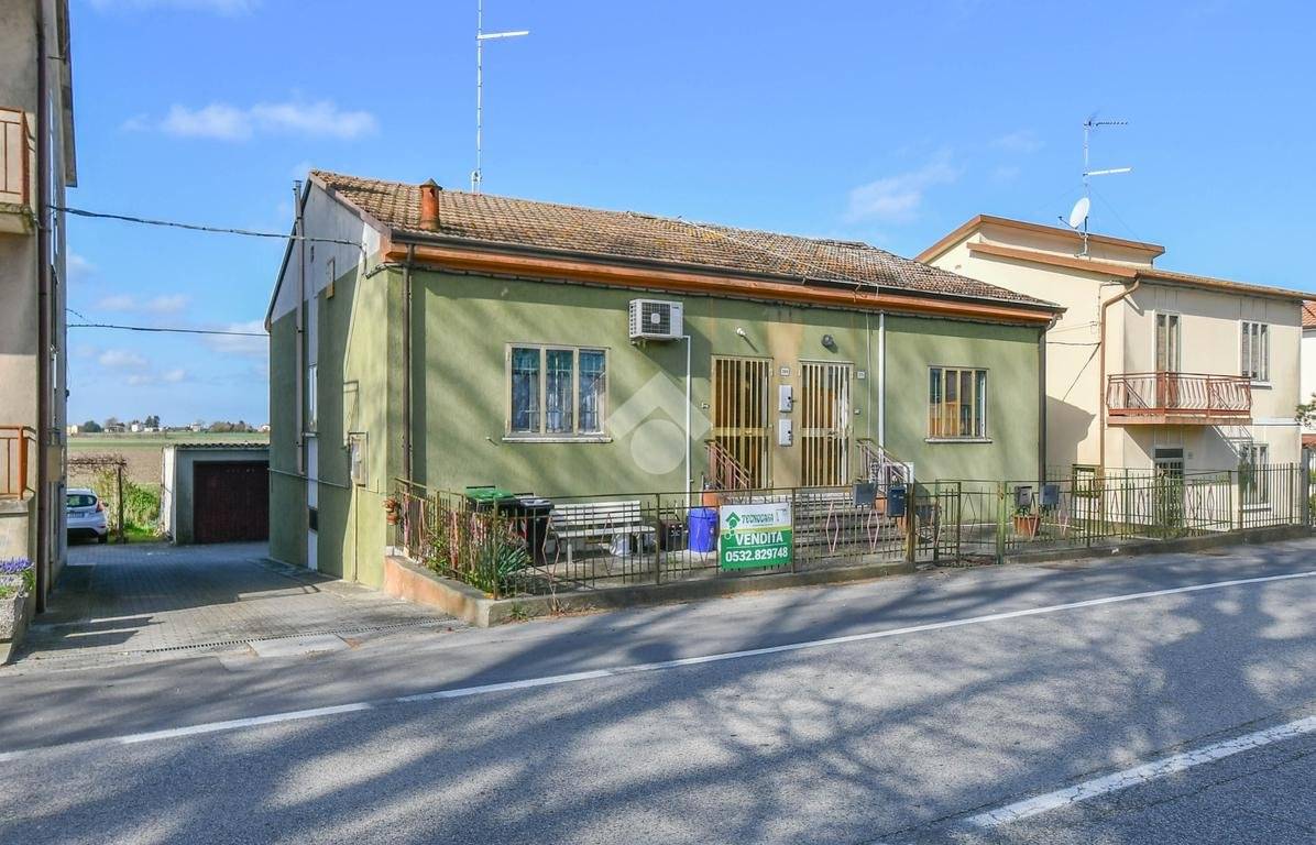 Two-Level Semi-Detached Home in Vigarano Mainarda
