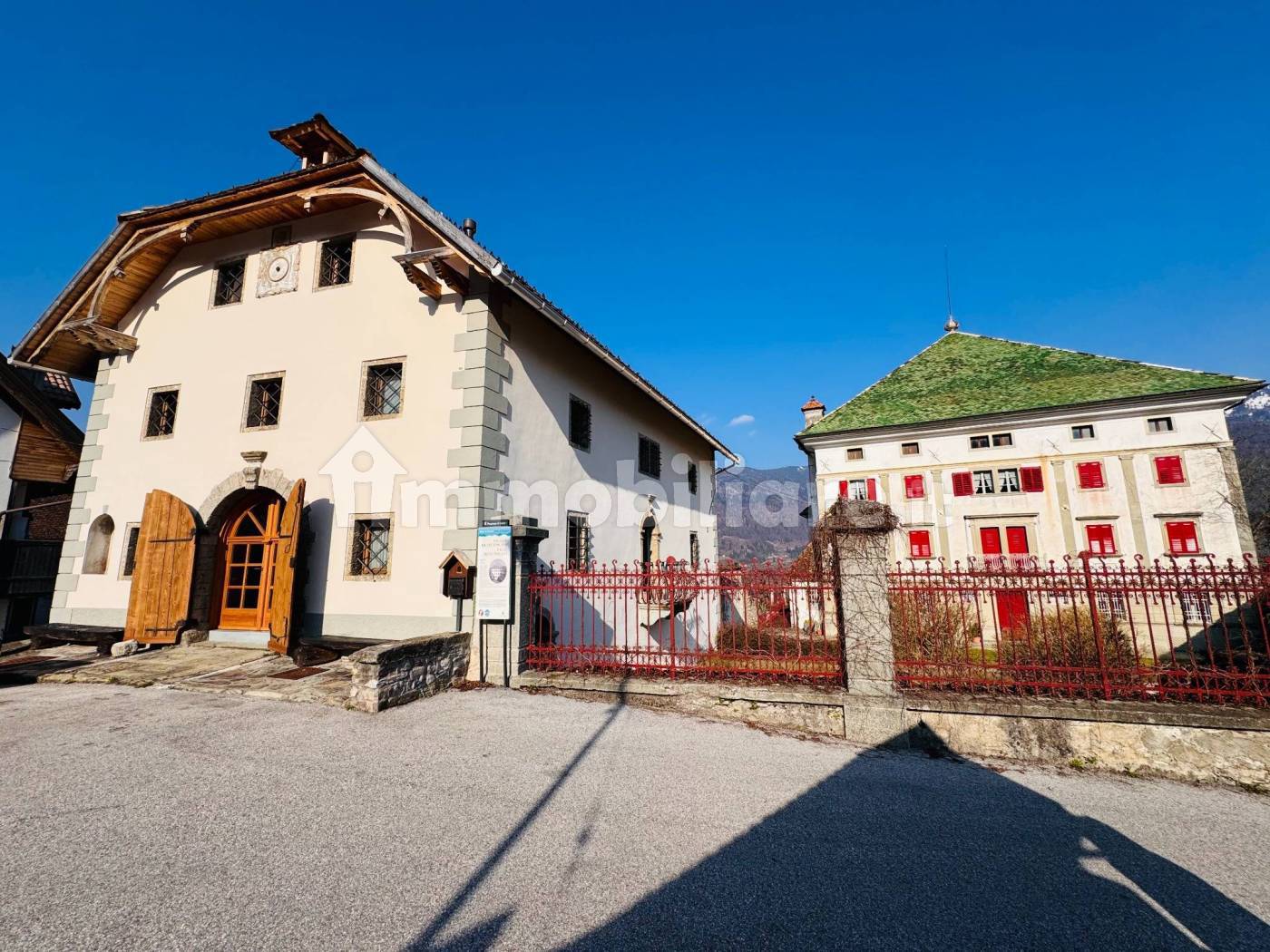Zrekonstruovaná vila se zahradou v části Mione u Ovara - 2