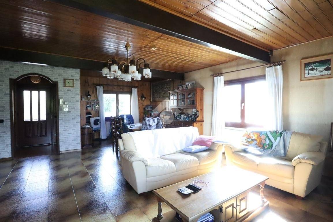 Samostatná vila se zahradou a stavebním pozemkem v Tolmezzu - 4