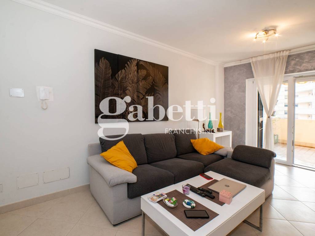Renovated One-Bedroom Apartment with Terrace in Rome Fonte Laurentina - 2