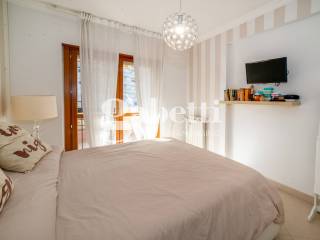 Renovated One-Bedroom Apartment with Terrace in Rome Fonte Laurentina - 5