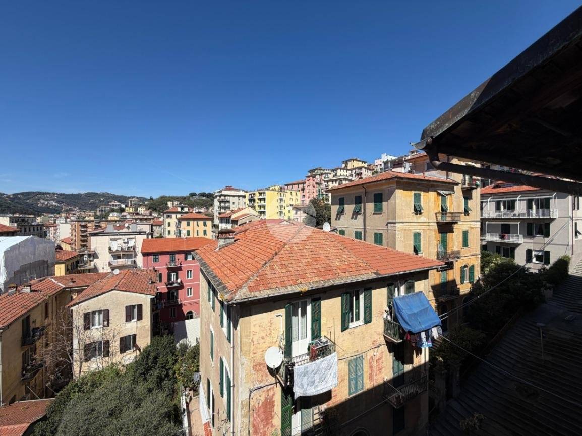Atikový byt s panoramatickou terasou v historickém centru La Spezia - 4