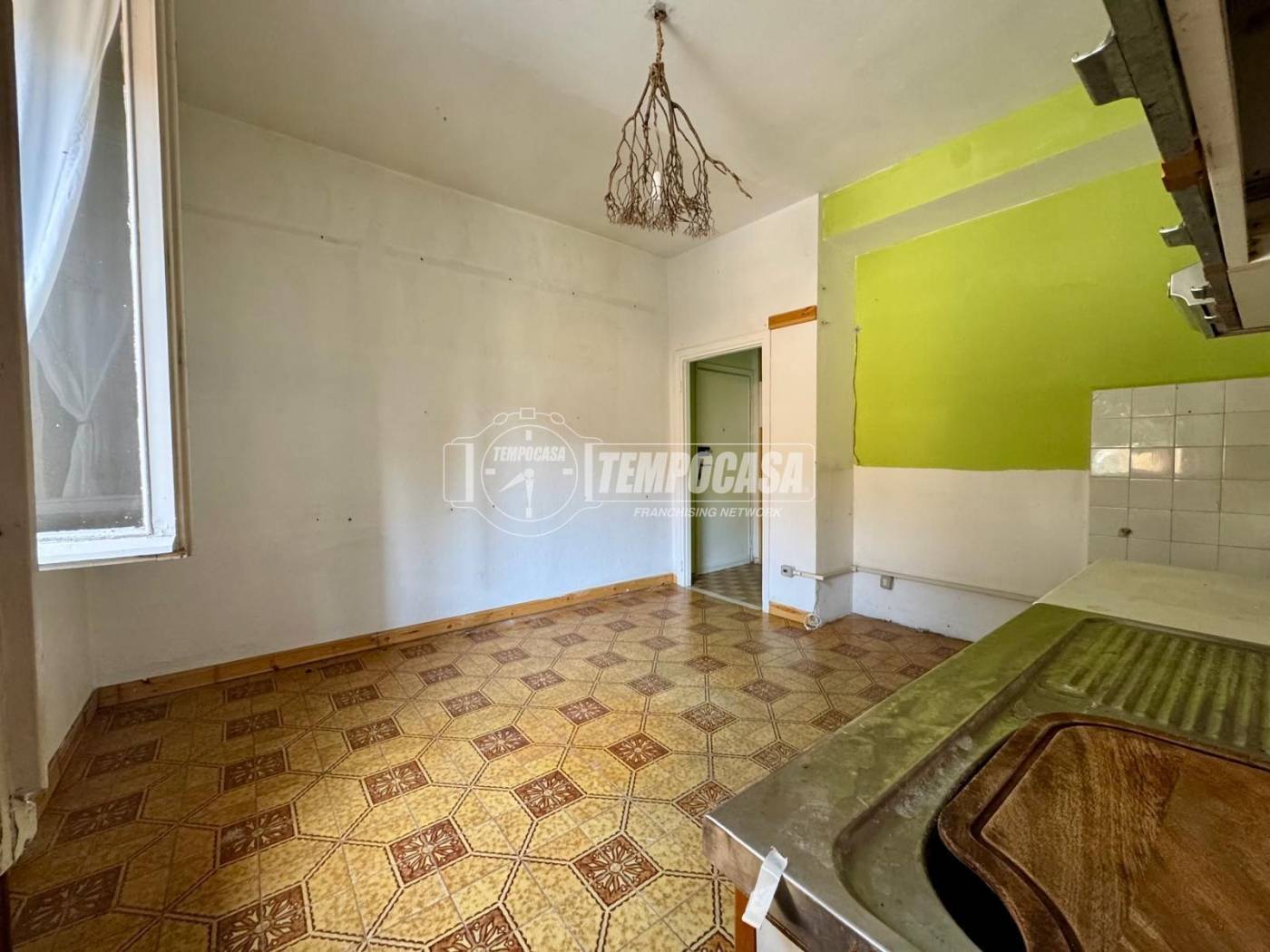 Three-Room Apartment with Attic Storage on Via Ugo Brunetti in Lodi