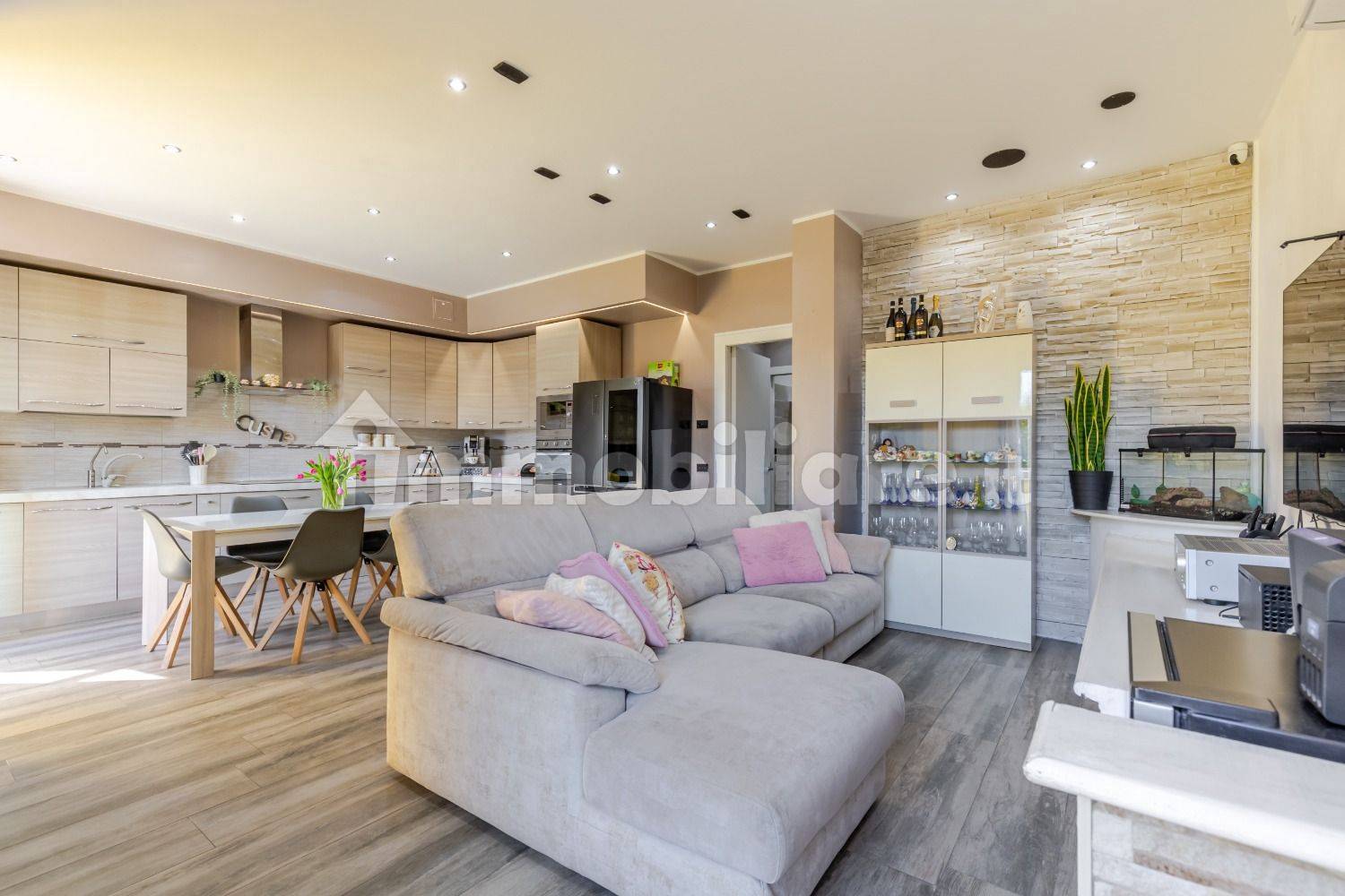 Renovated Semi-Independent Duplex Apartment in Lonate Ceppino