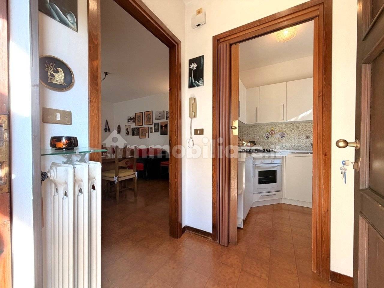 Three-Room Apartment with Garden and Parking in Sirmione - 2