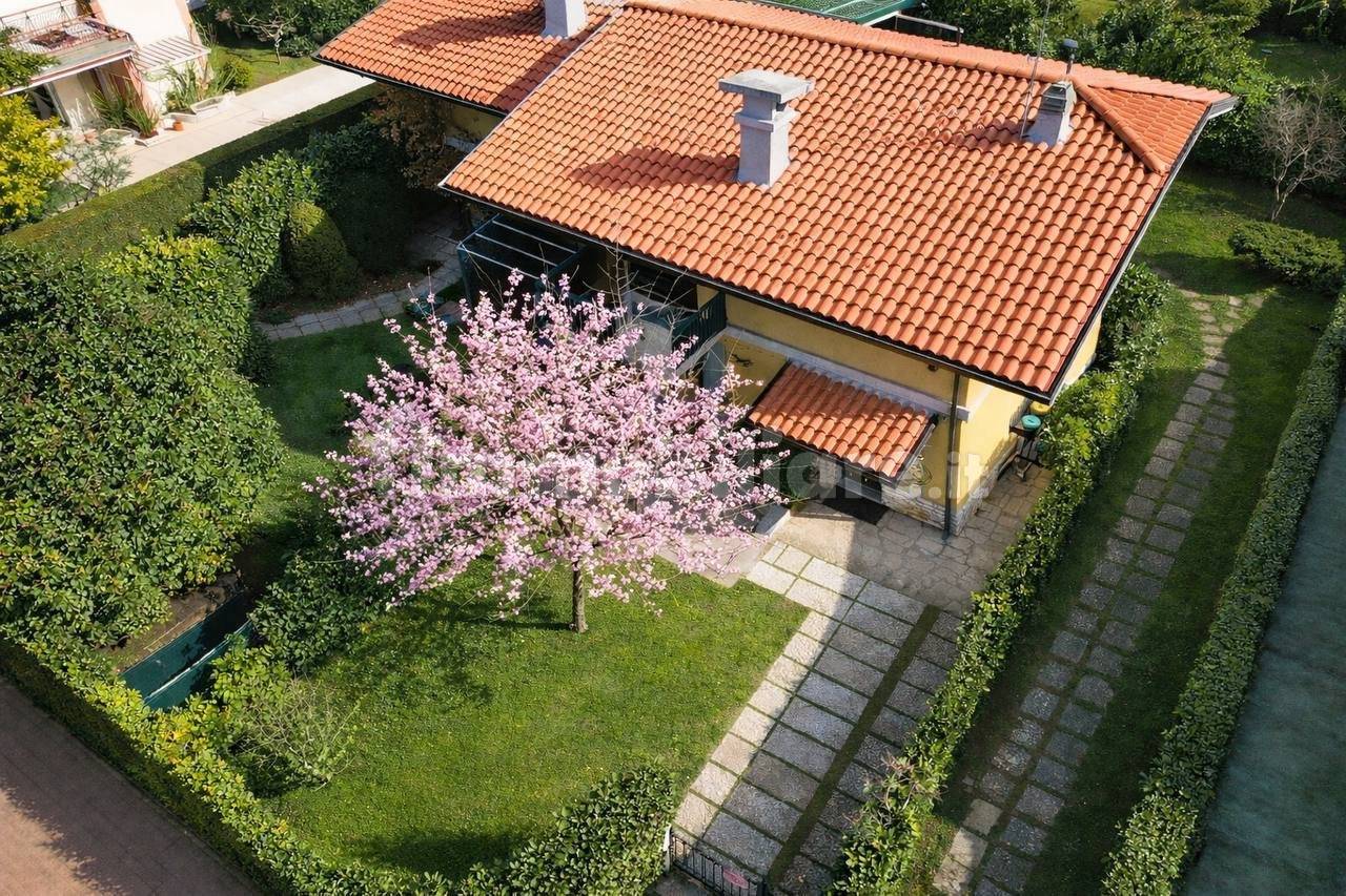 Three-Room Apartment with Garden and Parking in Sirmione - 5