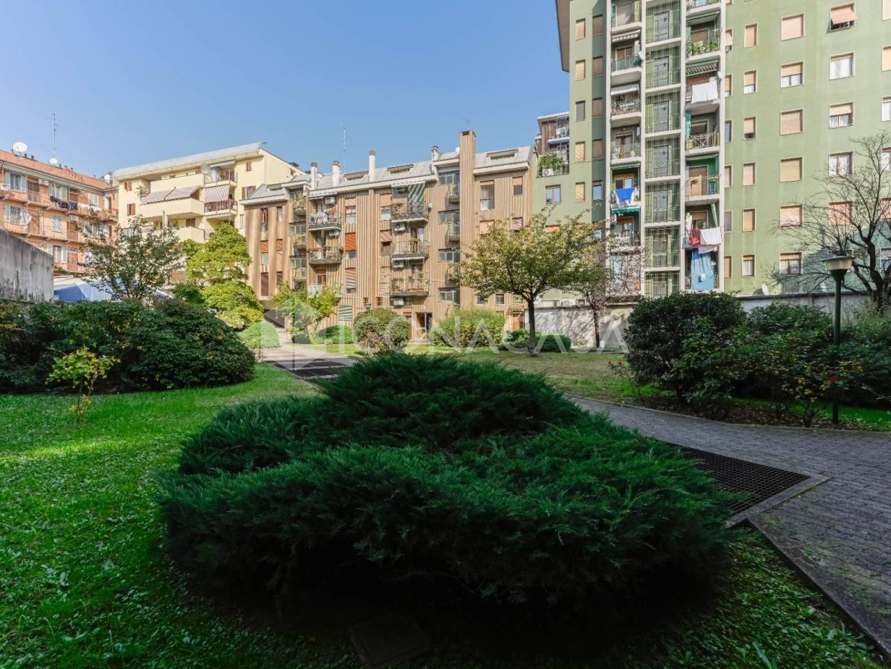 Finely Renovated Three-Room Apartment with Balcony in Milan