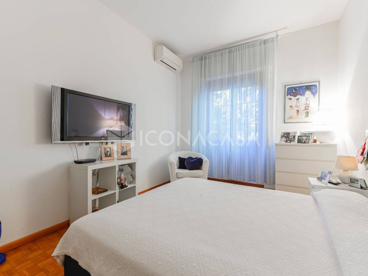 Finely Renovated Three-Room Apartment with Balcony in Milan - 5