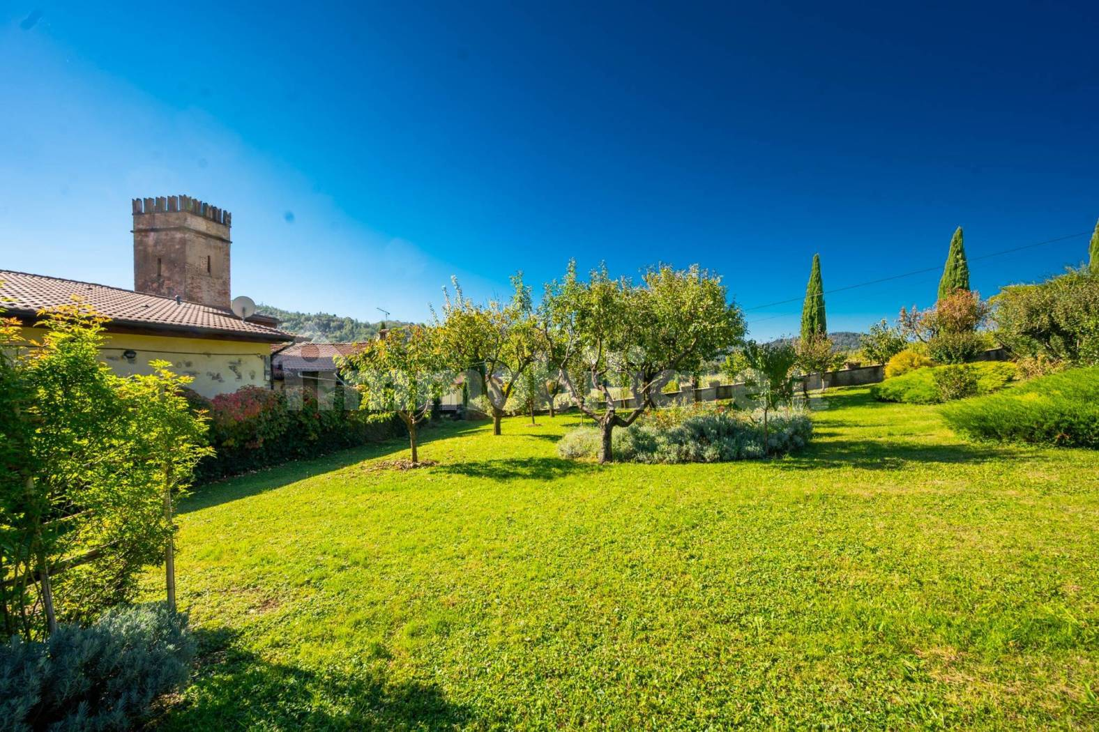Historic Rustic Property to Renovate with Large Garden in Trescore Balneario - 5