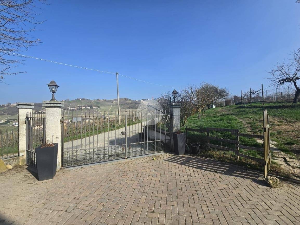 Panoramatická vila nad vinicemi v Castiglione Tinella - 3
