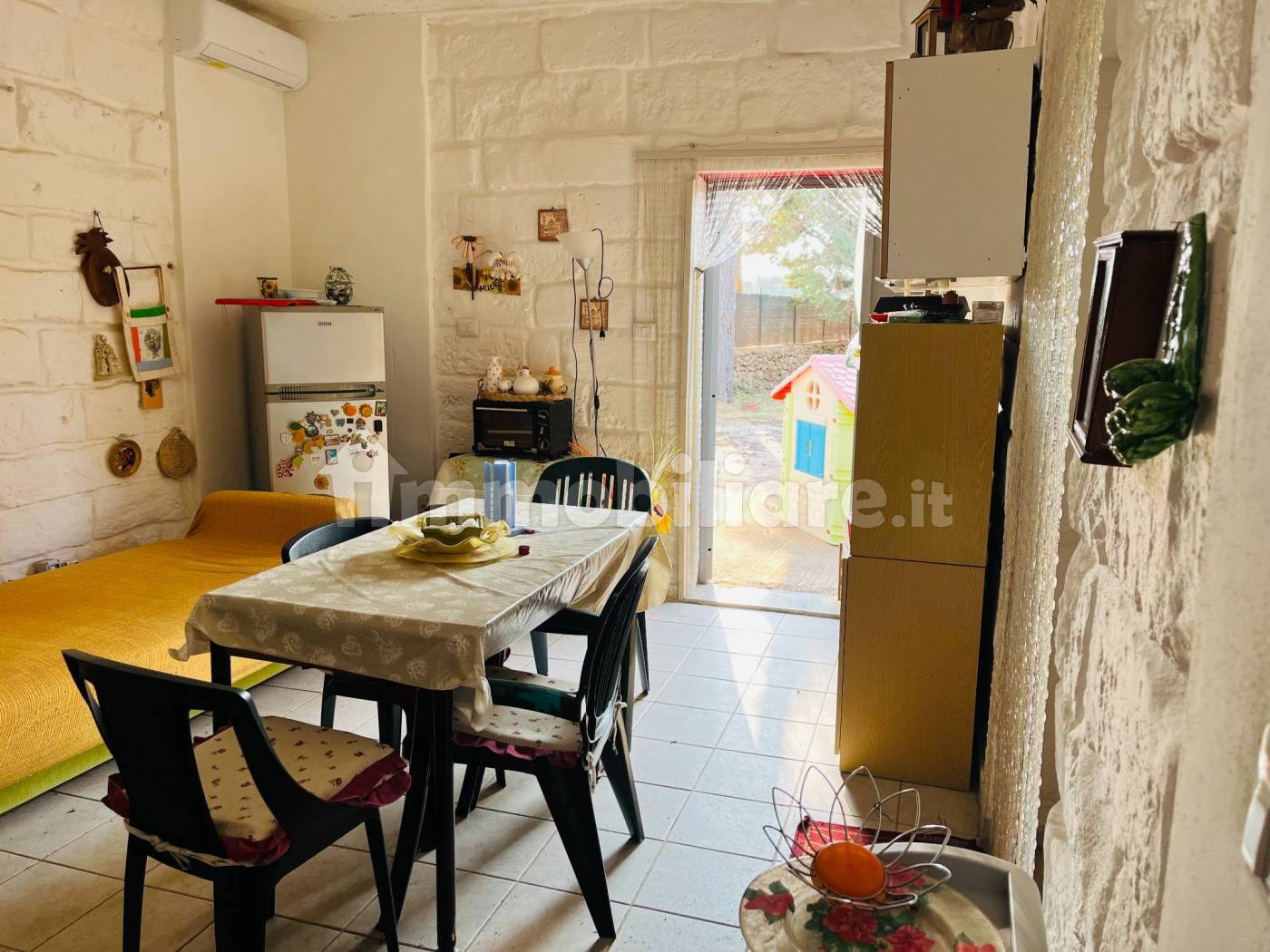 Menší vila v Mola di Bari u silnice na Conversano