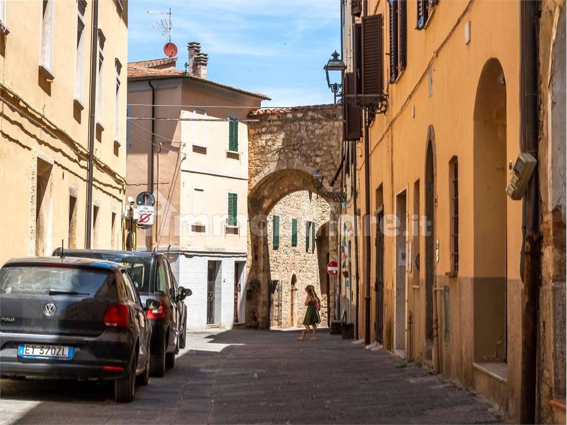 Byt s balkonem u dómu v Massa Marittima - 3