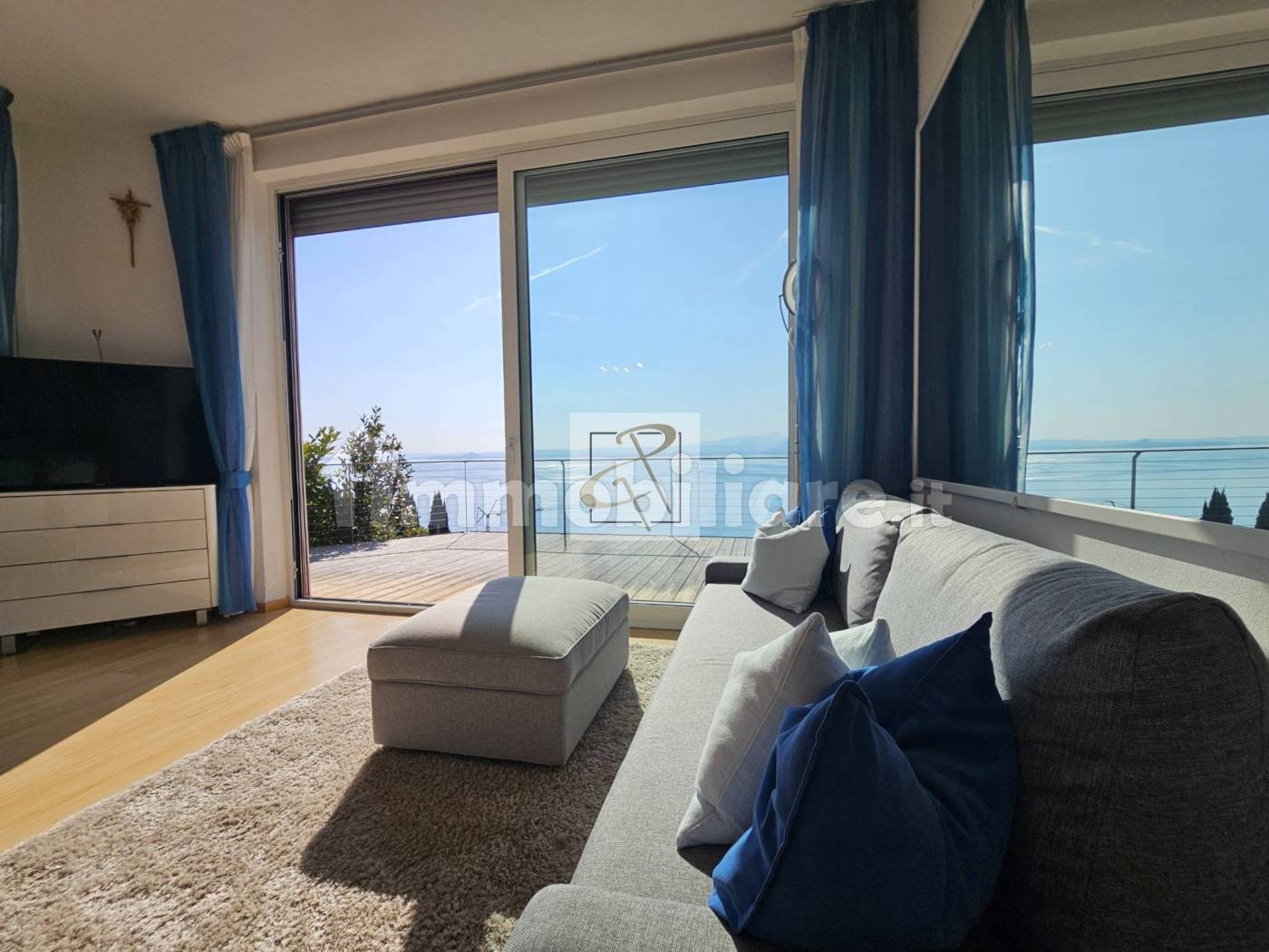 Detached Villa with Lake-View Terrace in Torri del Benaco